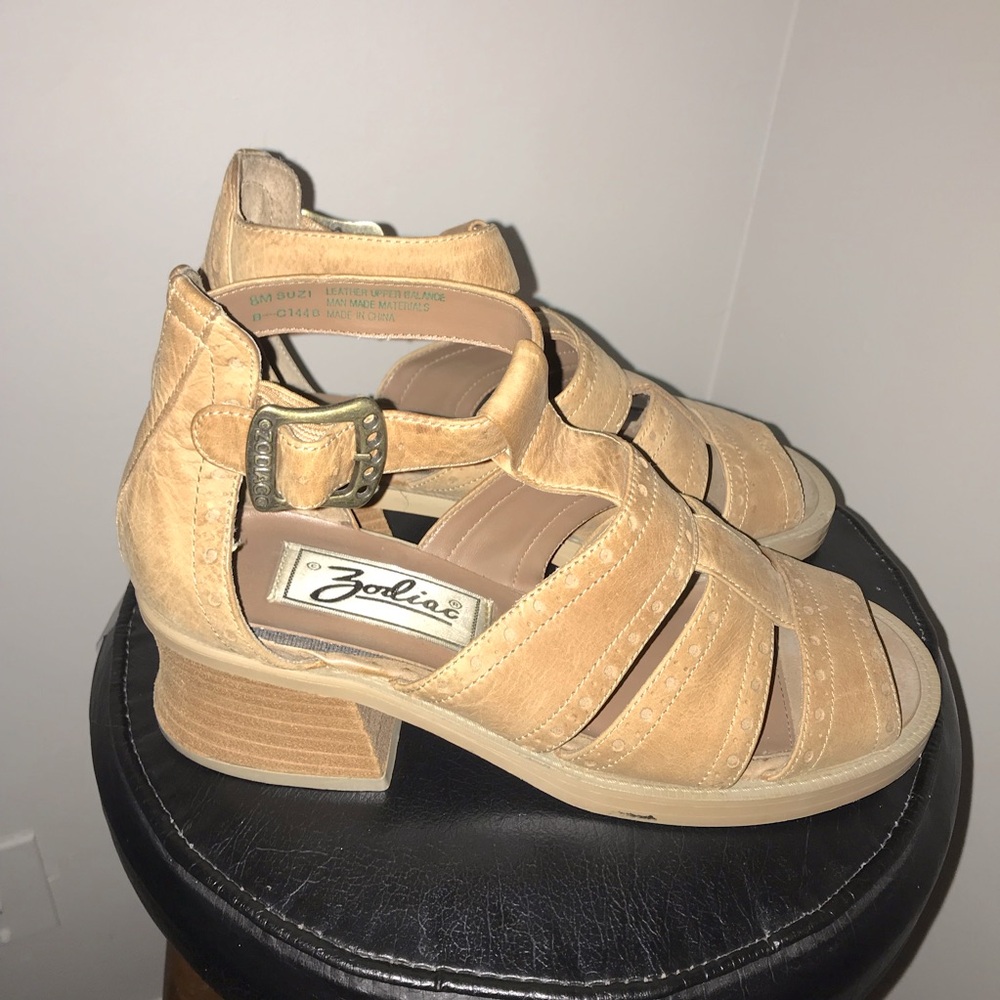 Vintage Zodiac Suzi Strappy Chunky Heel Sandals Size 8M